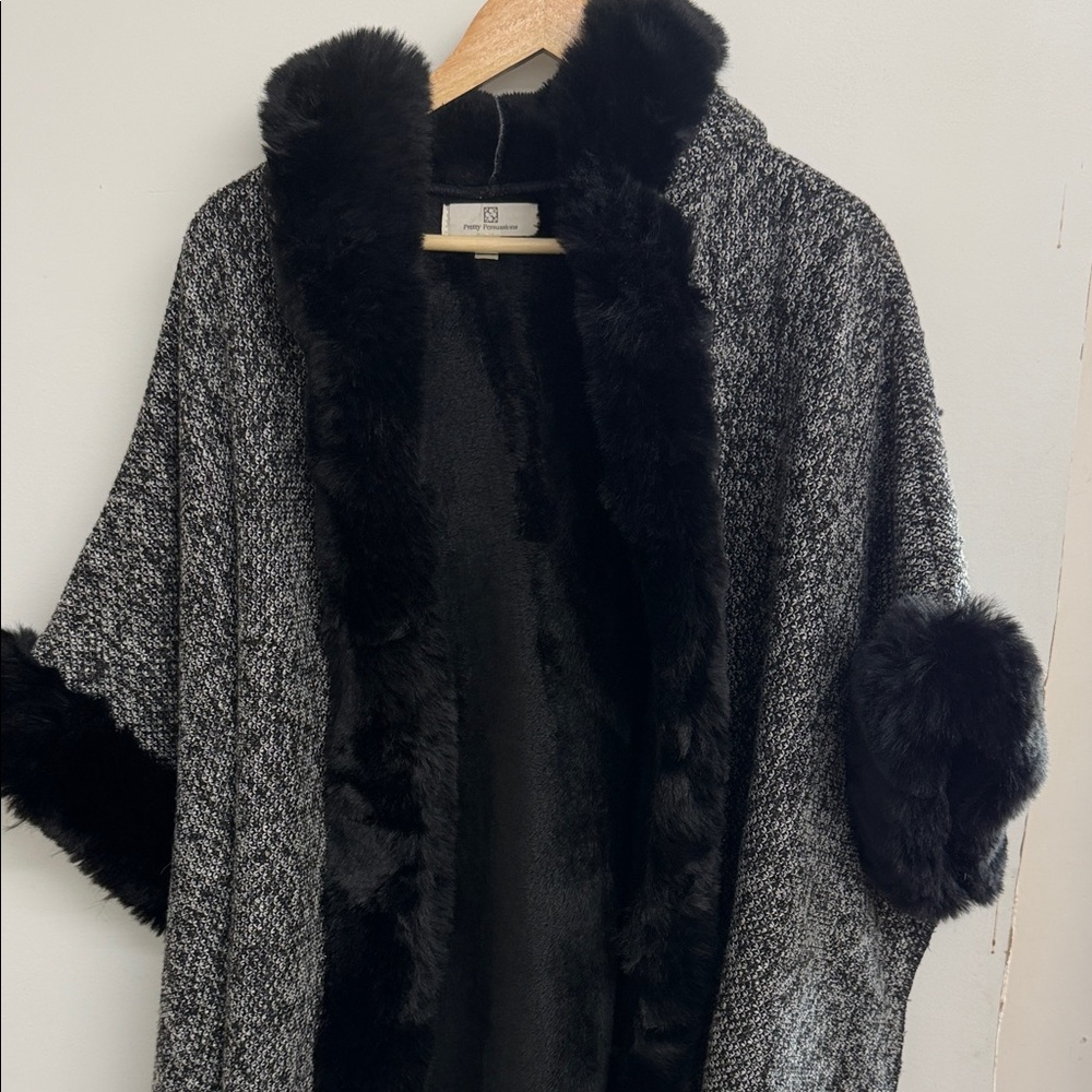 Pretty Persuasions Black and Gray Fur-Trimmed Poncho
